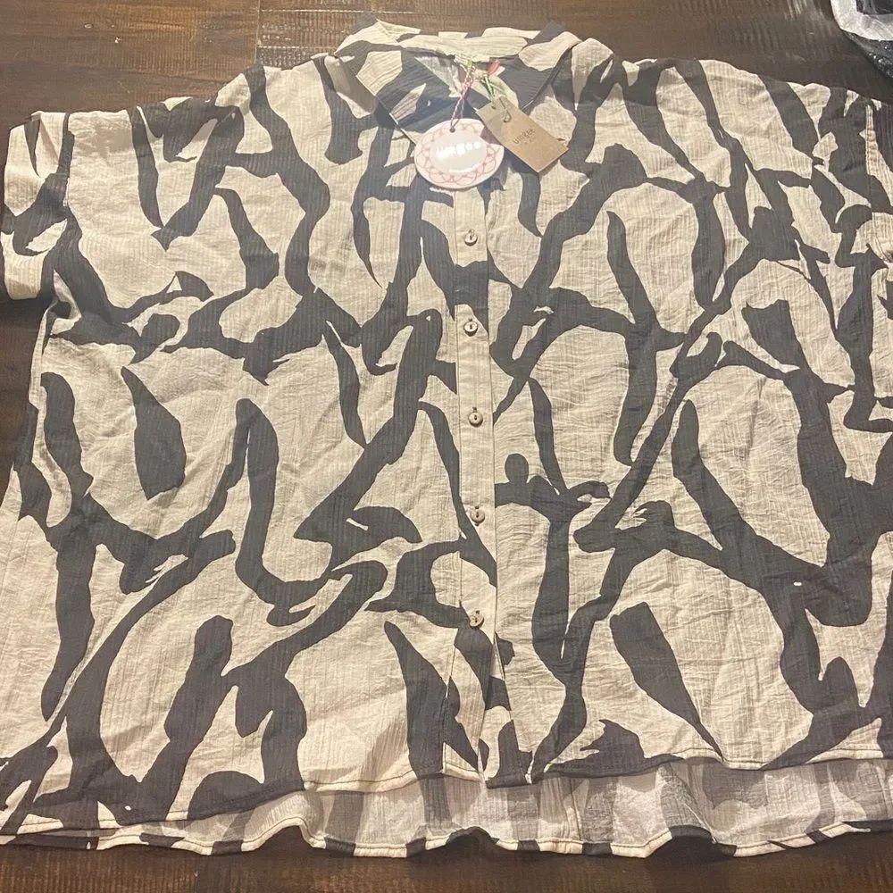 Umgee Black and Cream Abstract oversized camp Shirt medium
